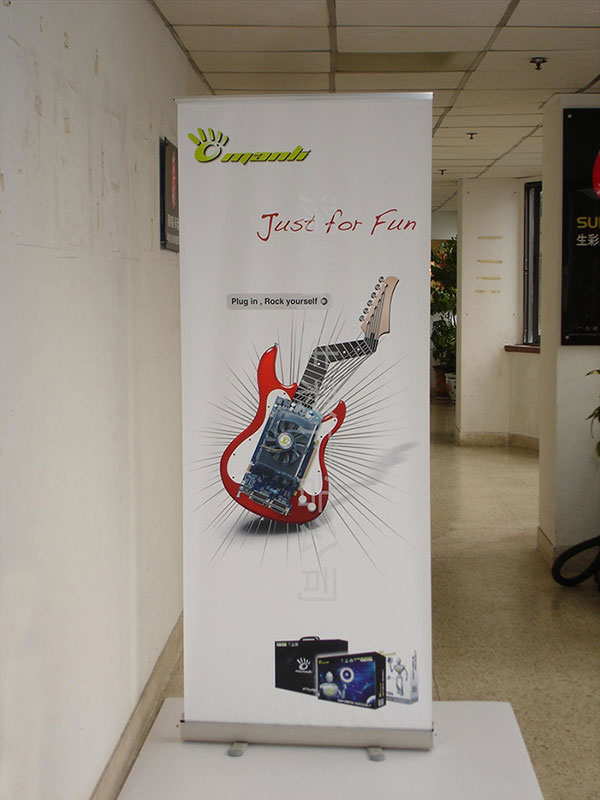 易拉寶設(shè)計(jì)時(shí)需要注意哪些事項(xiàng)？