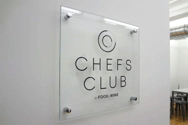 亞克力板材進(jìn)行UV打印加工時(shí)需要注意哪些問(wèn)題？