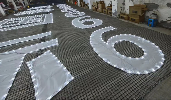 大樓外墻掛網發(fā)光字